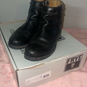 Black 7.5 short Frye Boots